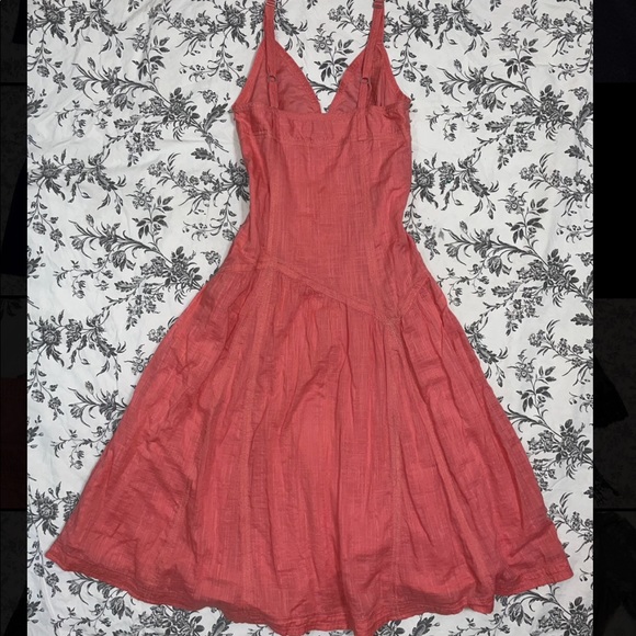 Embroidered pink midi dress - Picture 2 of 4